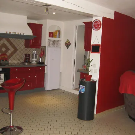 Holiday home Maison Avec Cour, Proche Centre Et Gare Vichy