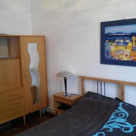 Maison Avec Cour, Proche Centre Et Gare *