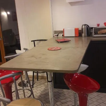 Maison Avec Cour, Proche Centre Et Gare