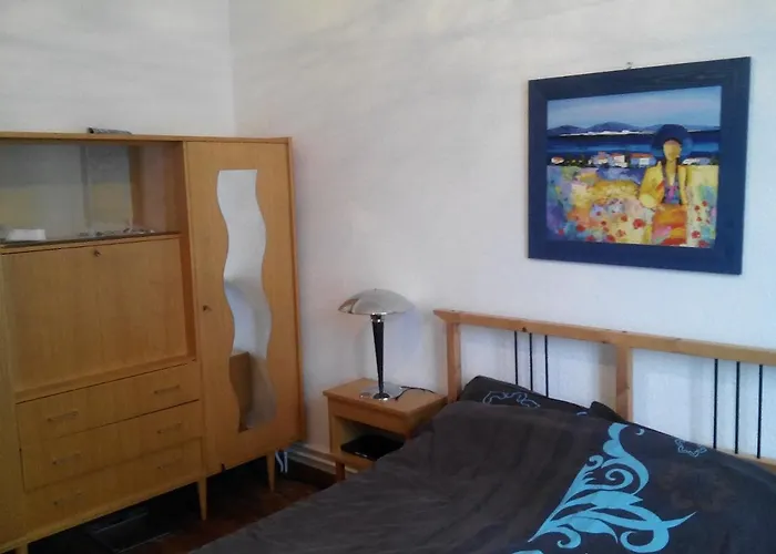 Maison Avec Cour, Proche Centre Et Gare *