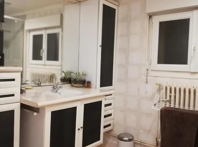 Holiday home Maison Avec Cour, Proche Centre Et Gare